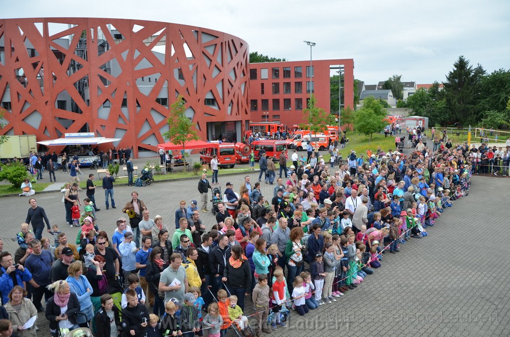 Tag der Offenen Tuer BF Koeln Weidenpesch Scheibenstr P157.JPG